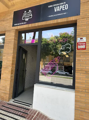 Entrada de tienda Mas Vapor especializada en vapeo