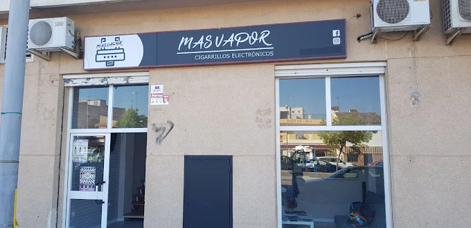 Fachada de tienda Mas Vapor en Jerez